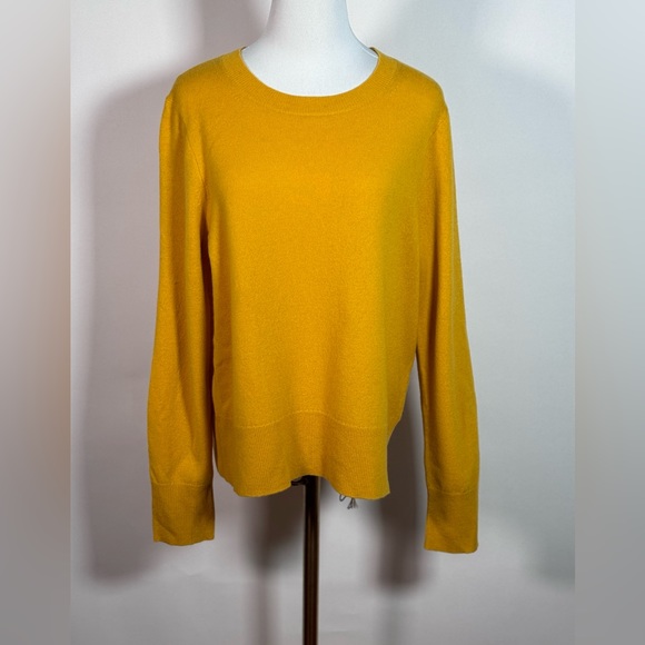 J. Crew Sweaters - New J Crew Cashmere classic-fit crewneck sweater BA400